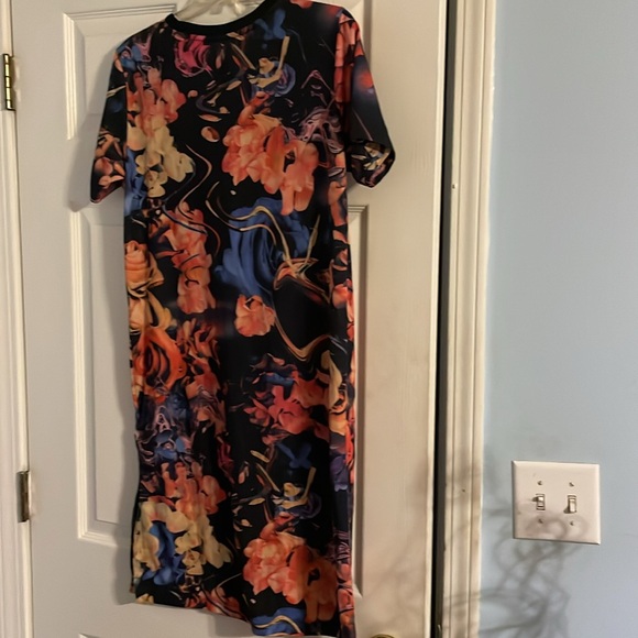 Adidas T-Shirt Dress. Size L. Good preloved condition. - Picture 4 of 4